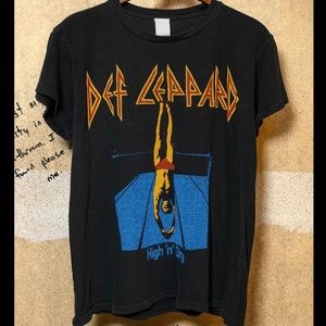 MADEWORN Def Leppard Europe 1981 Crew Tee XS